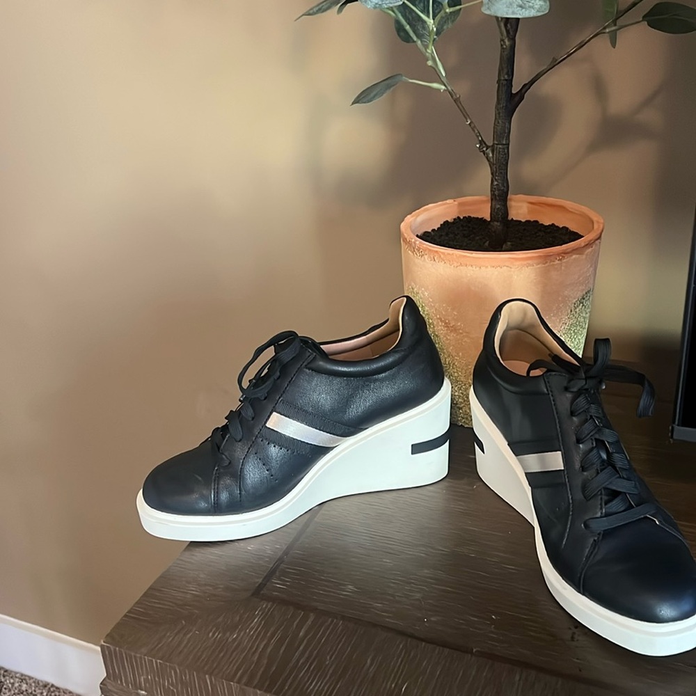 7.5 platform sneaker